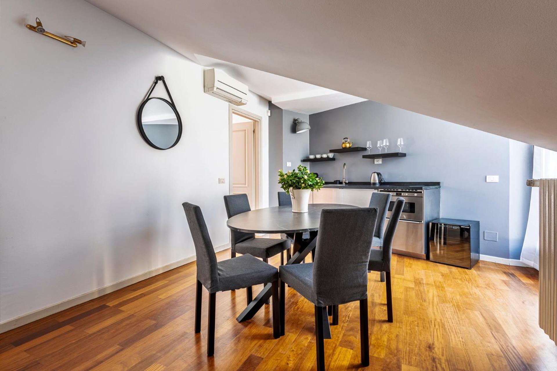 Elegant 2 Bedrooms Apartments Near Duomo Milan Exterior photo